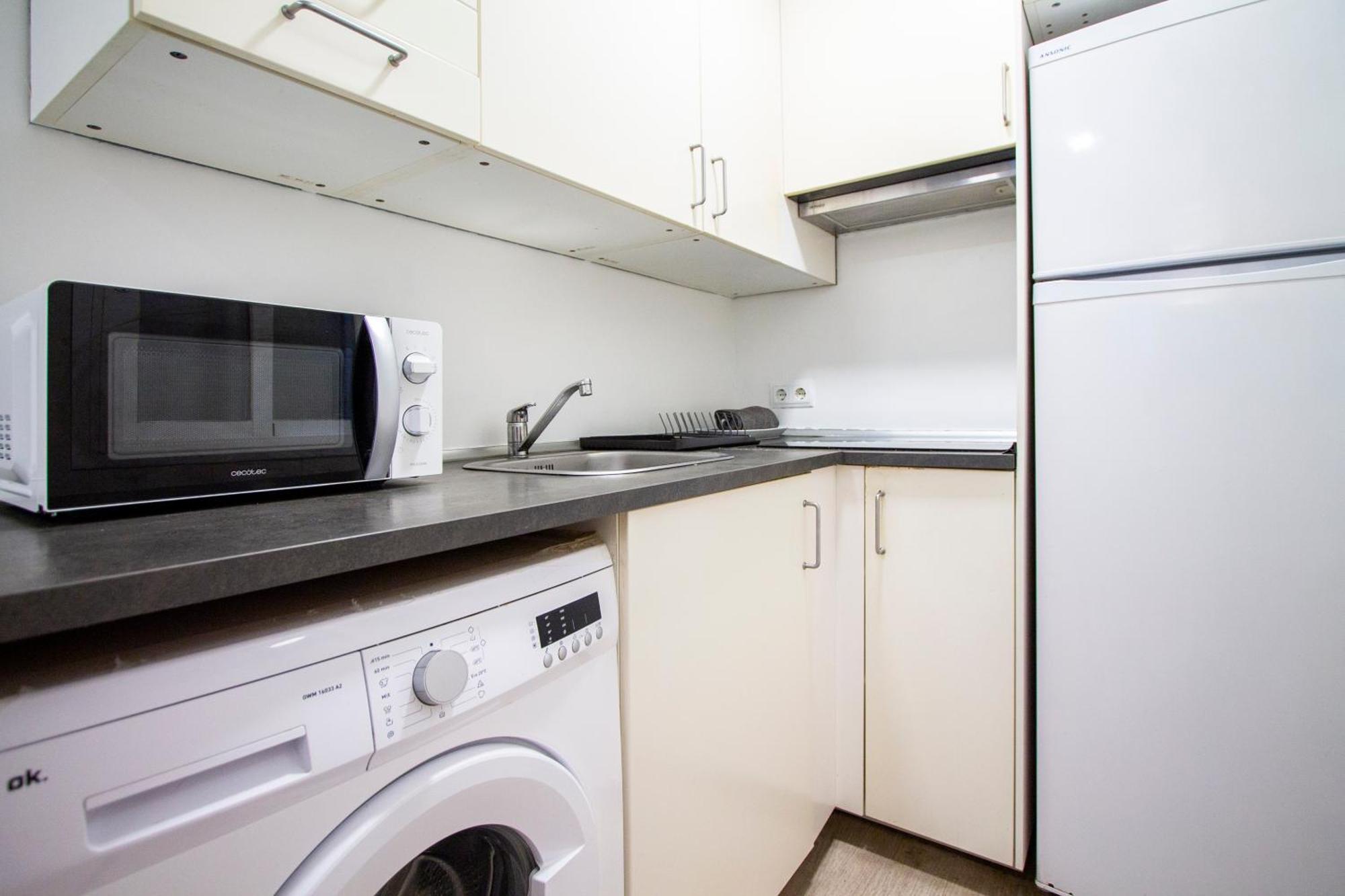 Apartamentos Tetuan Sandino Madrid Exterior photo